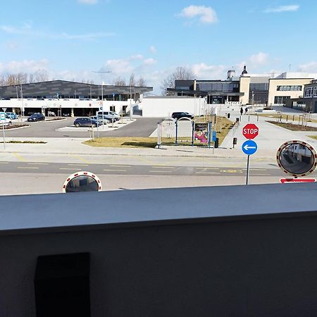 Hid19 Apartman Gyor Belvaros-Free Parking-Terrace Az Rq Vizi Elmenypark Es Gyogyfuerdonel Exteriör bild