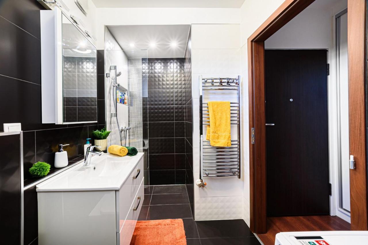 Hid19 Apartman Gyor Belvaros-Free Parking-Terrace Az Rq Vizi Elmenypark Es Gyogyfuerdonel Exteriör bild